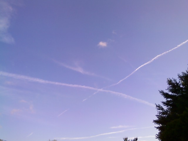 geoengineering chemtrails 22 july 2012, pic late afternoon