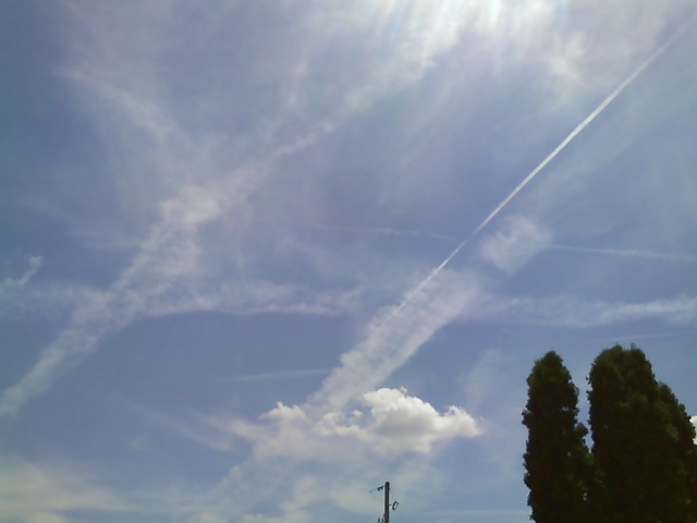 Heavy chemtrail spraying 25 july 2012